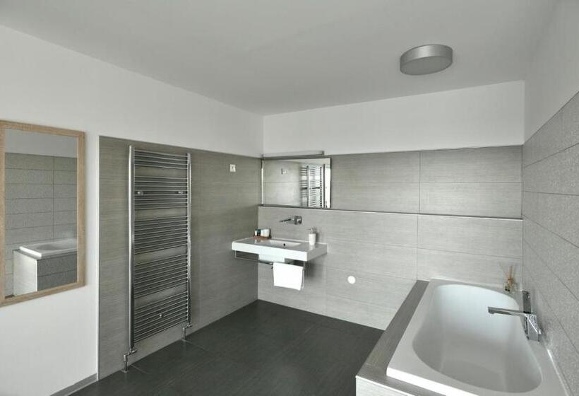Deluxe room with river view, River View Apartments