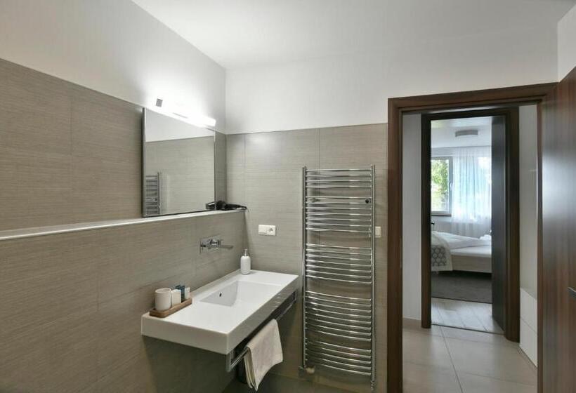 اتاق اکونومی, River View Apartments