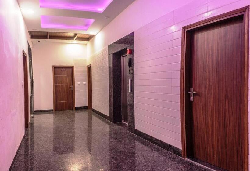 Deluxe Room, Suktara International