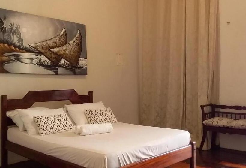 컴포트 스위트, Reviver Hostel