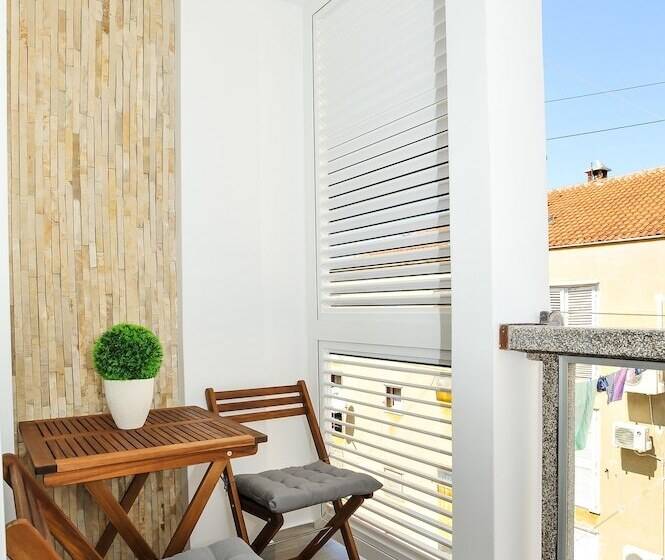Апартаменты 1 Спальня с Балконом, Apartments & Rooms Mareta Exclusive