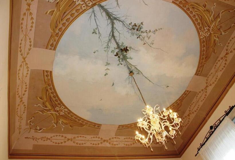 اتاق سه‌نفرۀ استاندارد با سرویس بهداشتی بیرون از اتاق, Armonia B&b