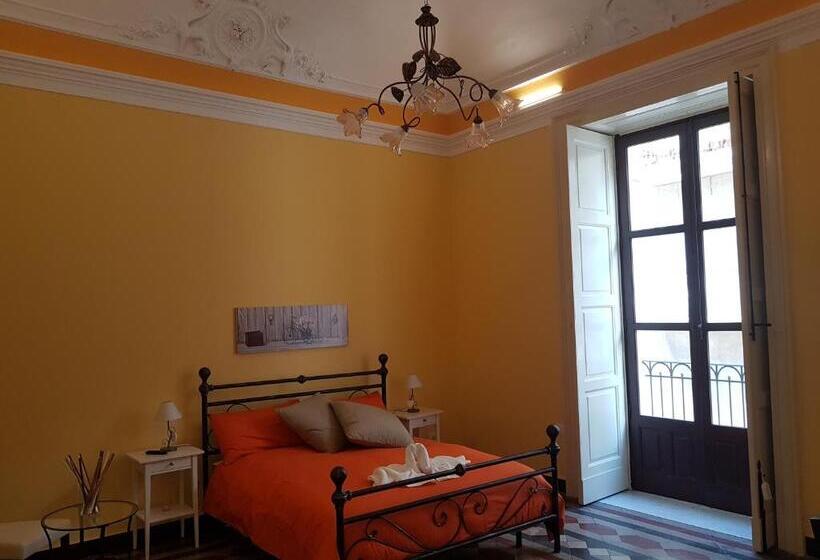 اتاق استاندارد با بالکن, Central Suites Catania