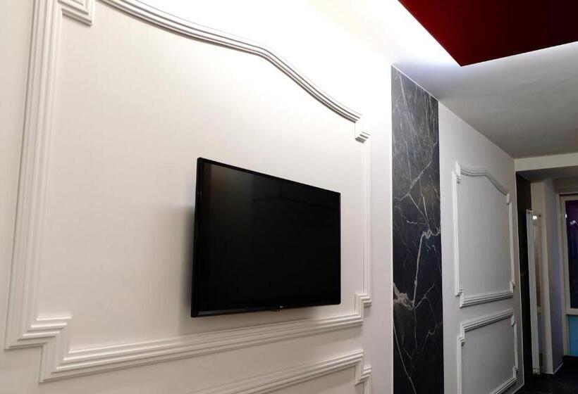 سوئیت با وان آب گرم, The Boutique Napoli Suite