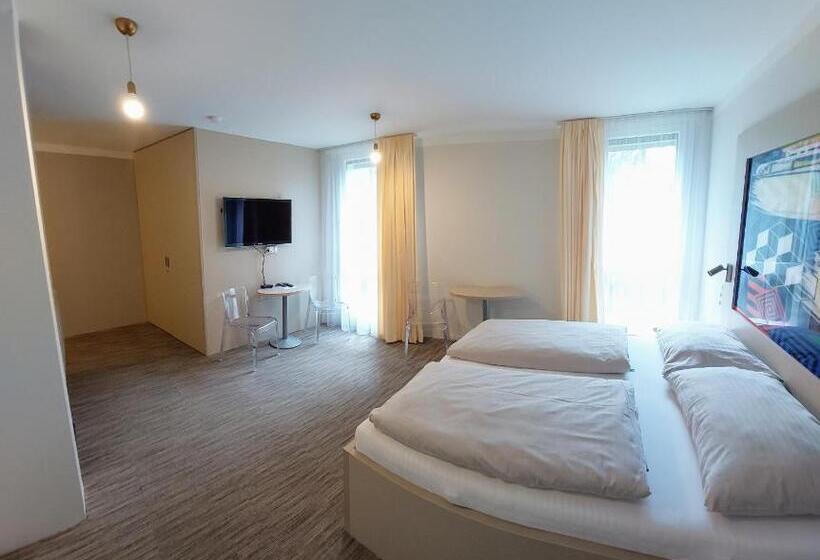 اتاق استاندارد با تخت بزرگ برای معلولان, Smarthotel Nezvalova Archa