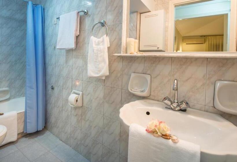 اتاق اکونومی, Anamar Zante