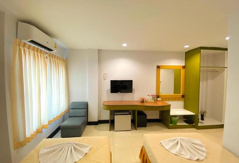 디럭스 룸, Polkadot Hostel