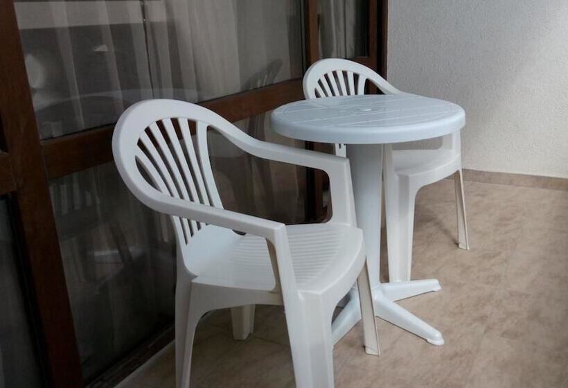 استودیوی استاندارد, Apolonia Resort