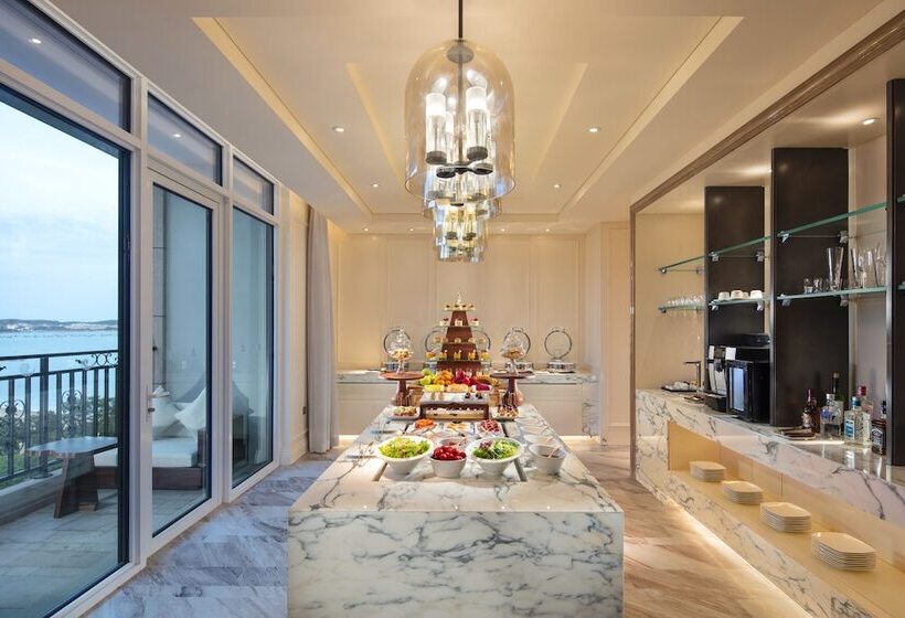 Номер Executive, Hilton Dalian Golden Pebble Beach Resort