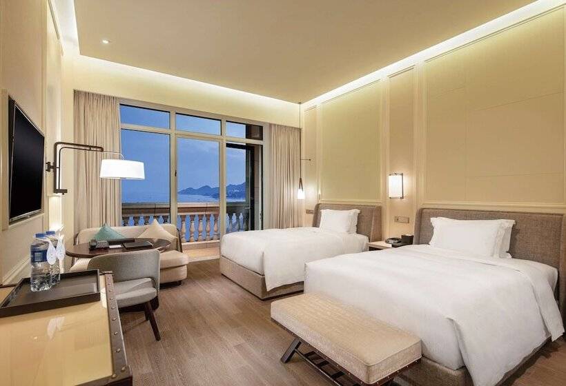 Номер Executive, Hilton Dalian Golden Pebble Beach Resort