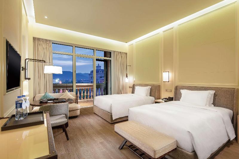 Номер Executive, Hilton Dalian Golden Pebble Beach Resort