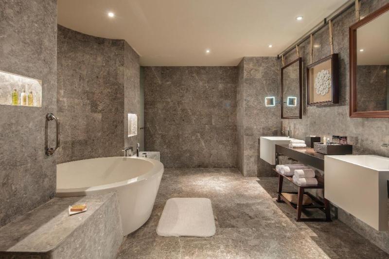 Номер Deluxe Вид на Море, Hilton Dalian Golden Pebble Beach Resort