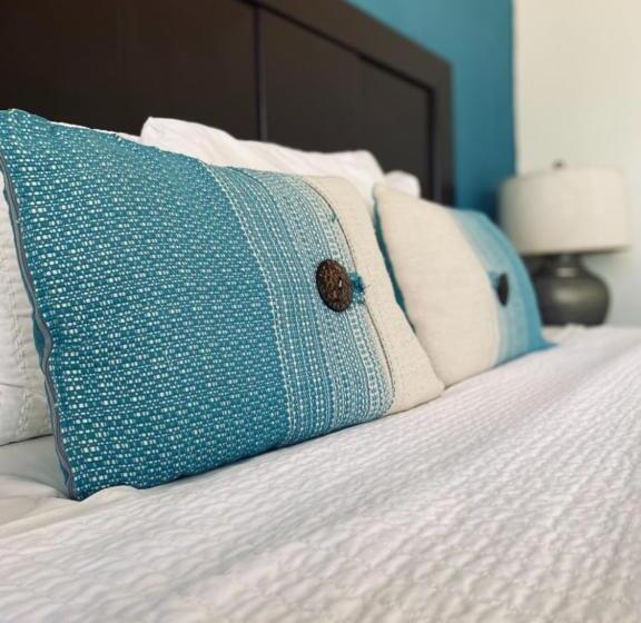 سوئیت با چشم‌انداز, Vista Las Olas Resort