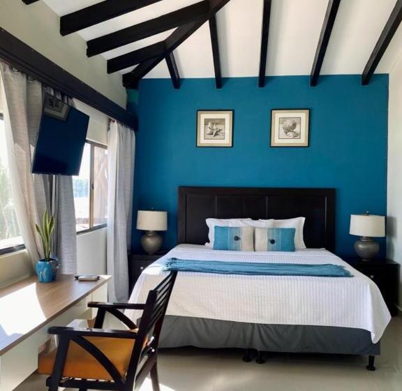 سوئیت با چشم‌انداز, Vista Las Olas Resort