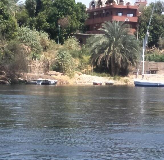 اتاق استاندارد, El Prince Guesthouse