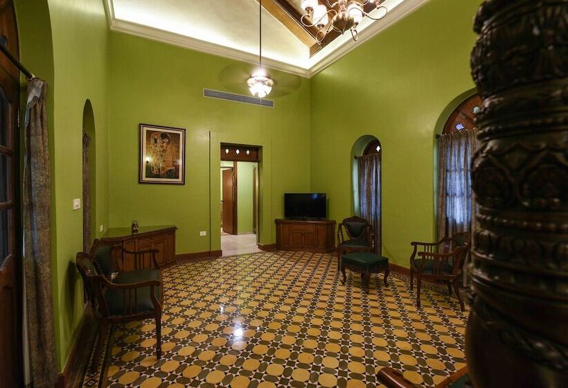 سوییت, Surya Kiran Heritage