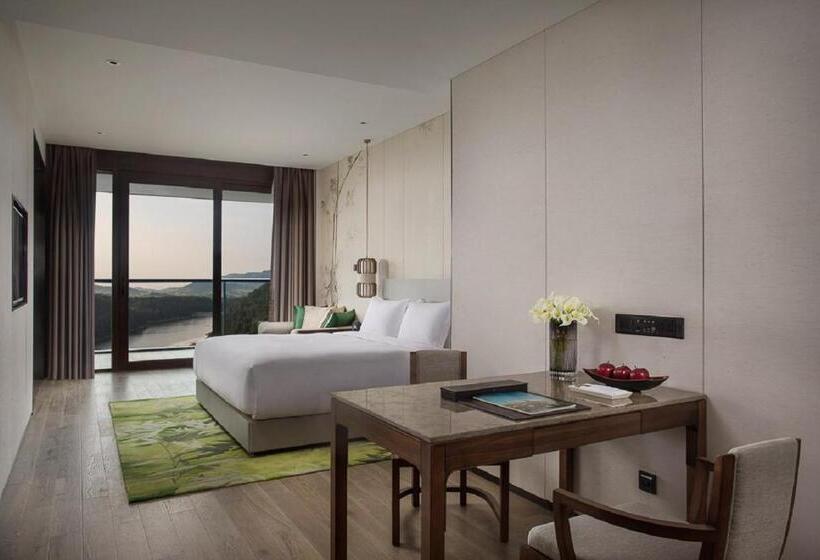 Suite with lake view, Banyan Tree Anji