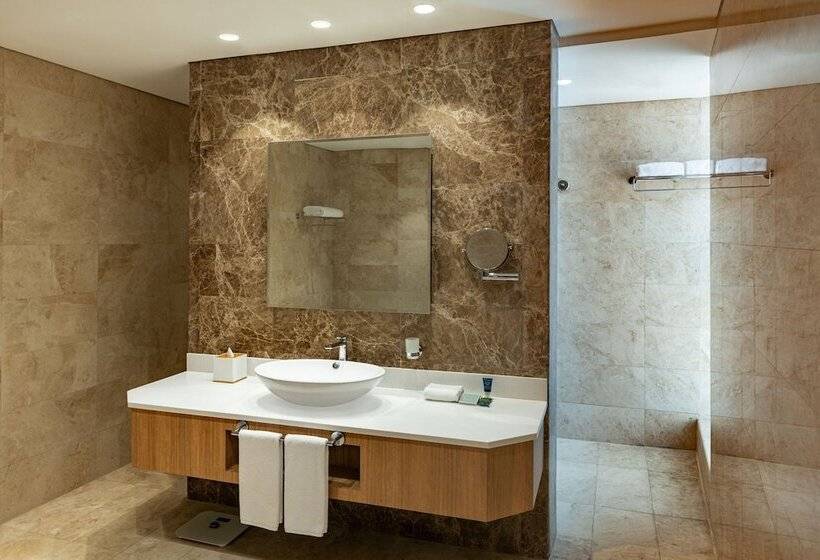 Полулюкс, Four Points By Sheraton Production City, Dubai