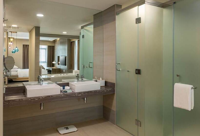 Люкс, Four Points By Sheraton Production City, Dubai