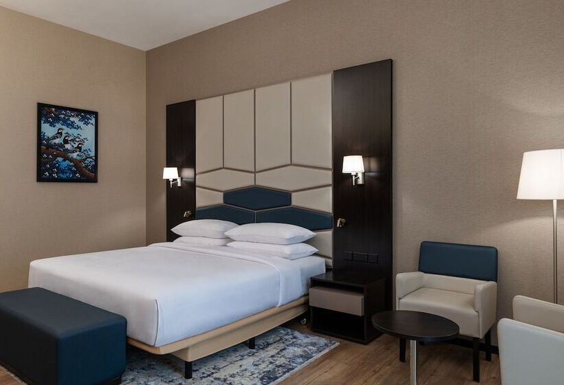Номер Deluxe, Four Points By Sheraton Production City, Dubai
