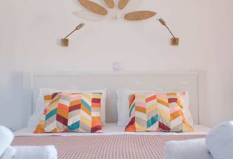Номер Стандарт Трехместный, Pefkides Aegina Boutique Apartments