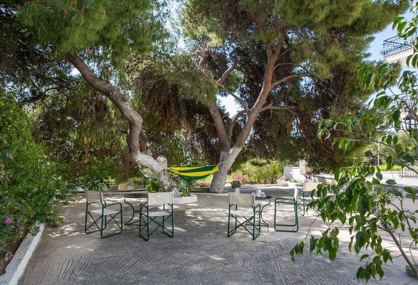 Номер Стандарт Трехместный, Pefkides Aegina Boutique Apartments
