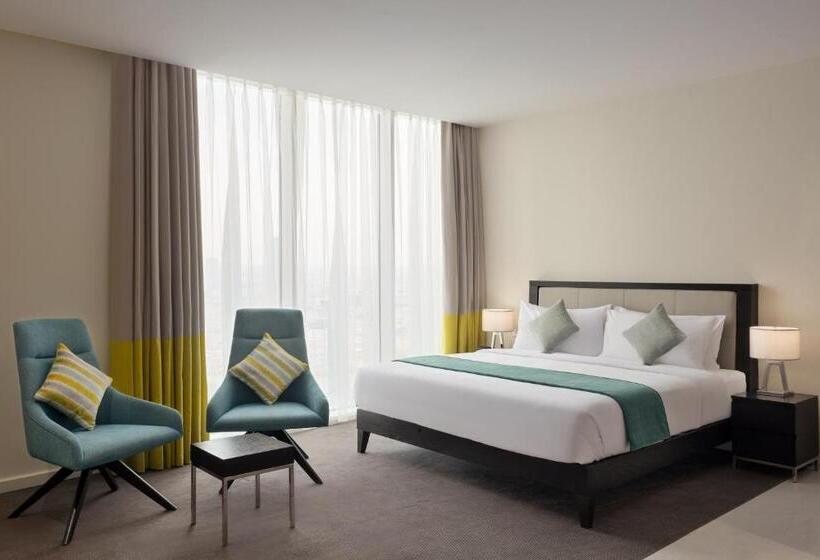 带大床的标准工作室, Staybridge Suites Al Khobar, An Ihg