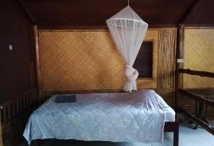 Семейное Бунгало, Chian House