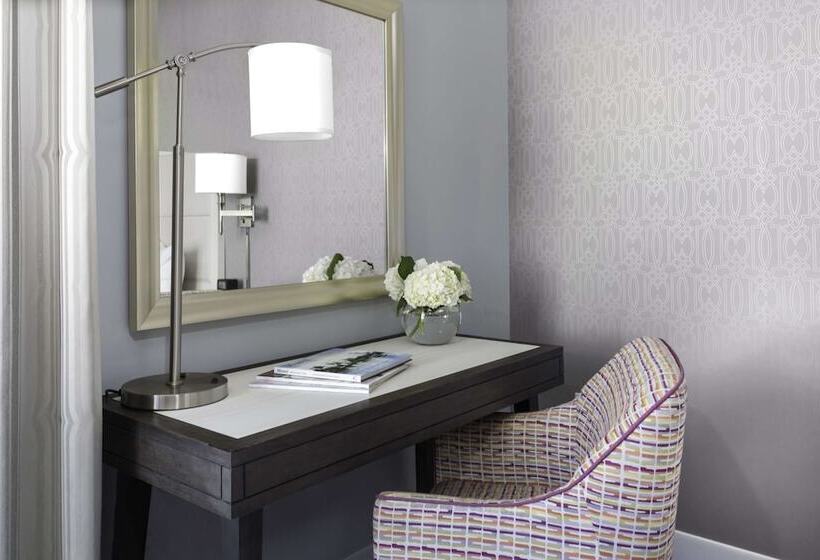 Chambre Standard Lit Double, Continental Miami Beach, Tapestry Collection By Hilton
