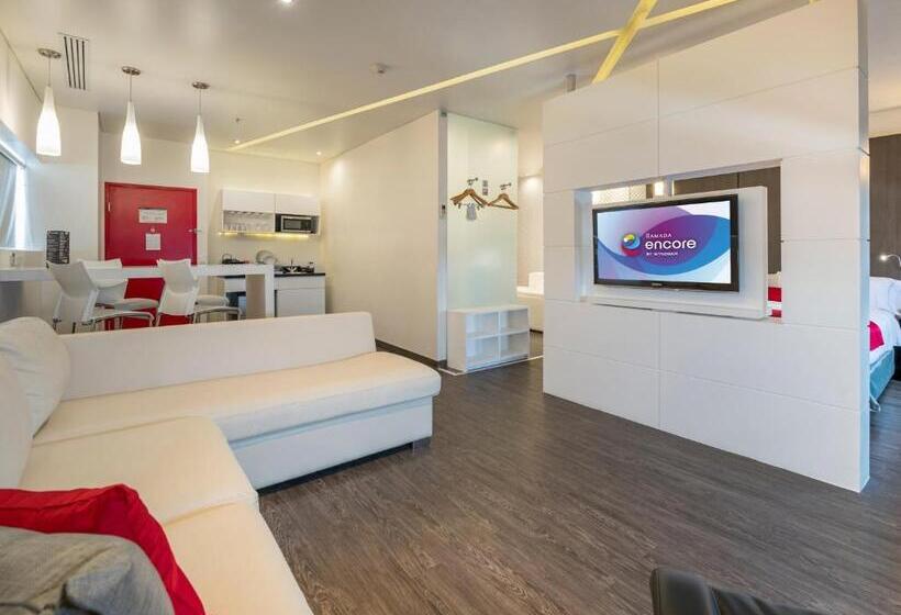 מיטת קינג בסוויטה, Ramada Encore By Wyndham Aguascalientes