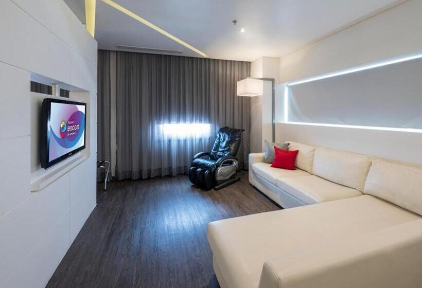 سوئیت با تخت بزرگ, Ramada Encore By Wyndham Aguascalientes