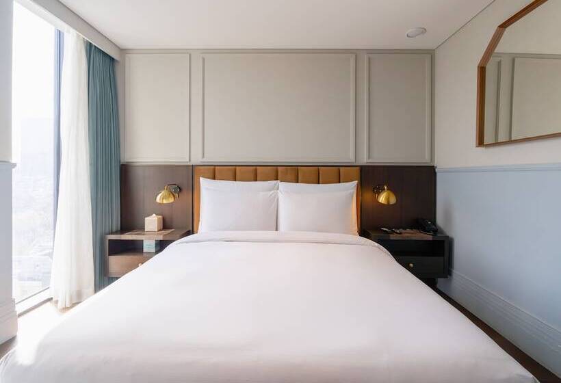 스탠다드 룸 킹사이즈 침대, Crescendo Seoul
