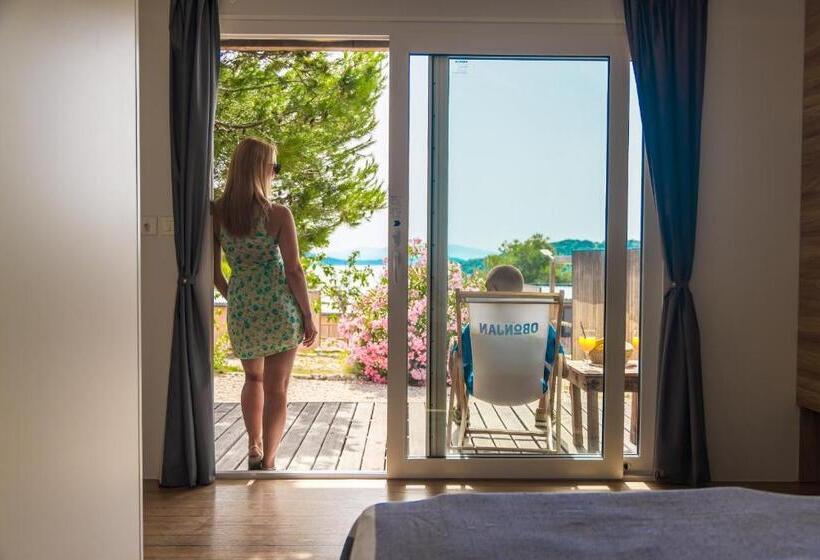 Мобильный Дом, Obonjan Island Resort