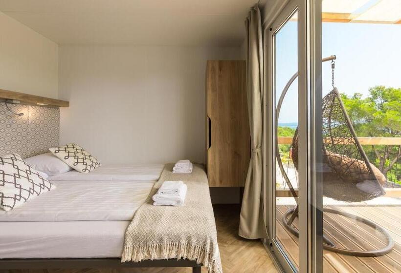 Мобильный Дом, Obonjan Island Resort