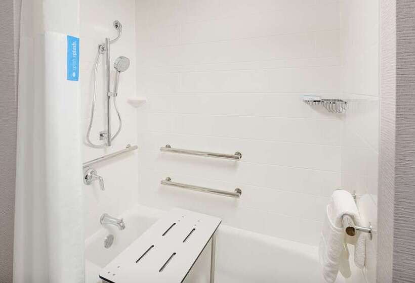 장애인을 위한 스탠다드 룸, Hampton Inn Acworth