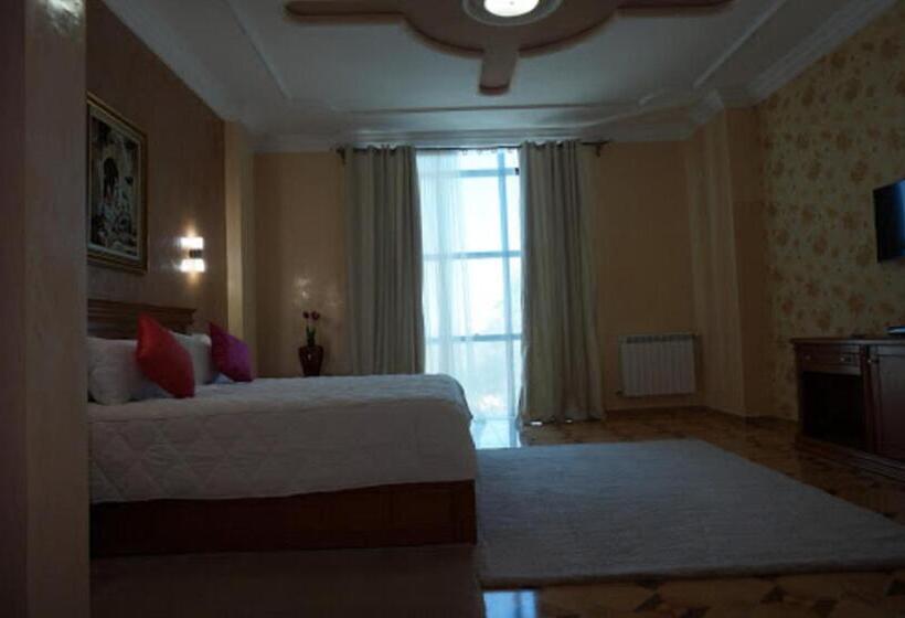 Chambre Standard Individuelle, Maraval