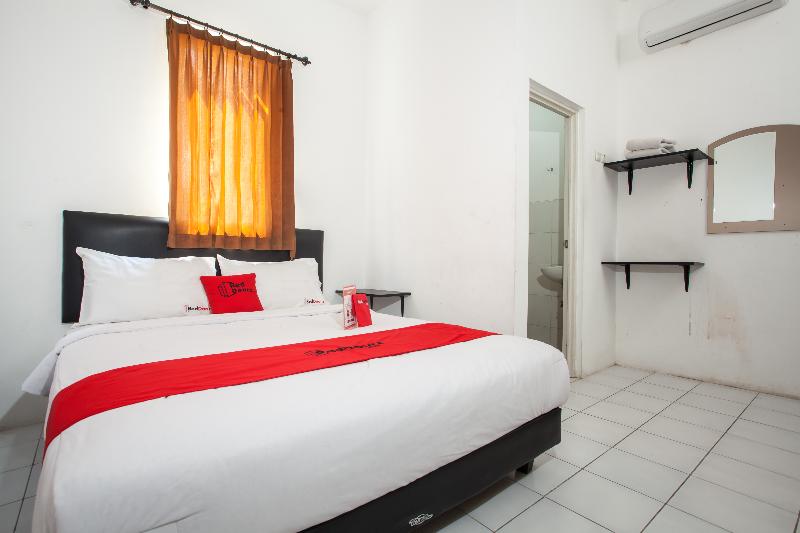 Номер Стандарт, Reddoorz Plus Near Galaxy Mall