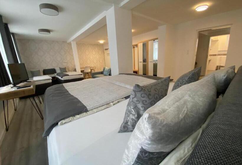 اتاق استاندارد سه نفره, Pension Adler Untertürkheim