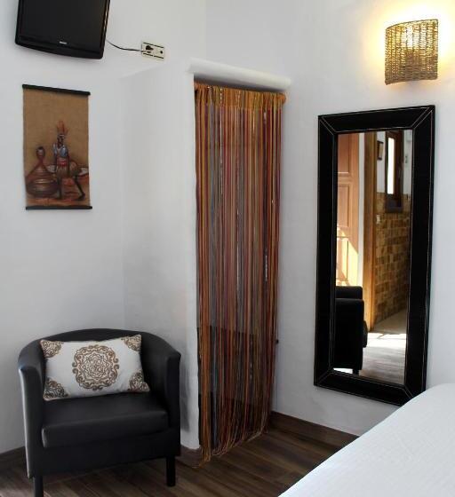基本间, Hostal Extramuros