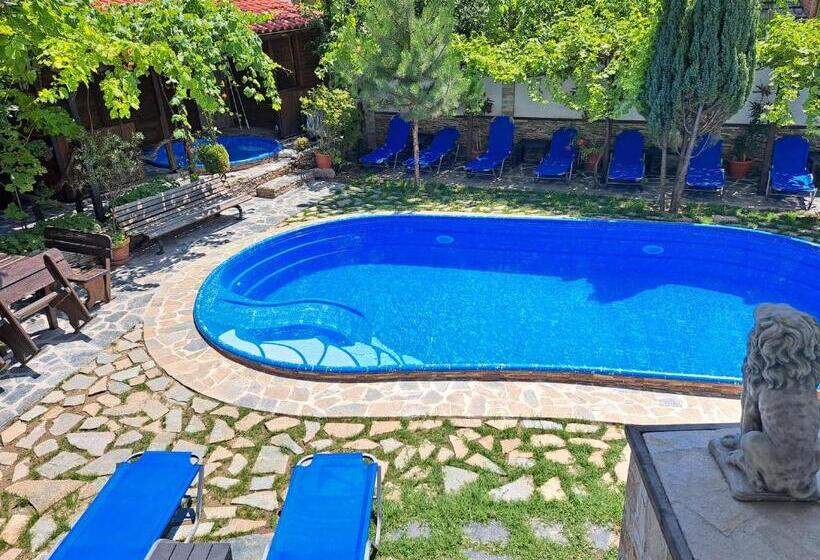 Номер Стандарт Трехместный, Keremidchieva Kushta Guest House