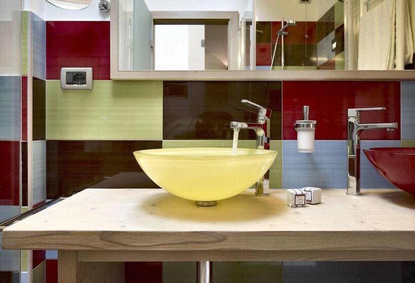 标准工作室, Color Home Suite Apartments