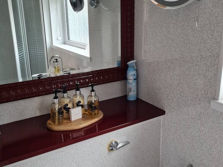 Полулюкс, Brookside Guest House & Mini Spa