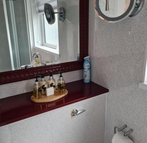 Полулюкс, Brookside Guest House & Mini Spa