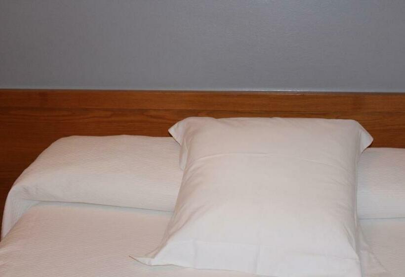 スタンダードルーム, Hostal Montserrat