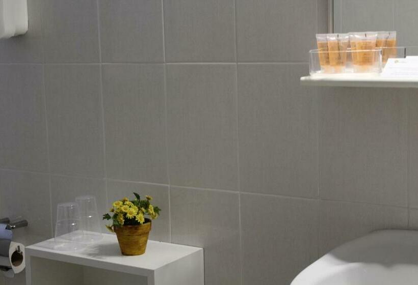 スタンダードルーム, Hostal Montserrat
