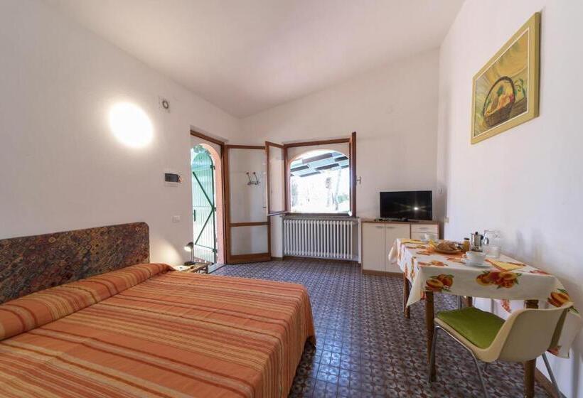 استودیو استاندارد با چشم‌انداز باغ, Gavila's Residenza Turistico Alberghiera