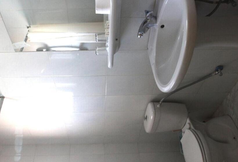اتاق استاندارد سه نفره, Pilgrim S Guest House