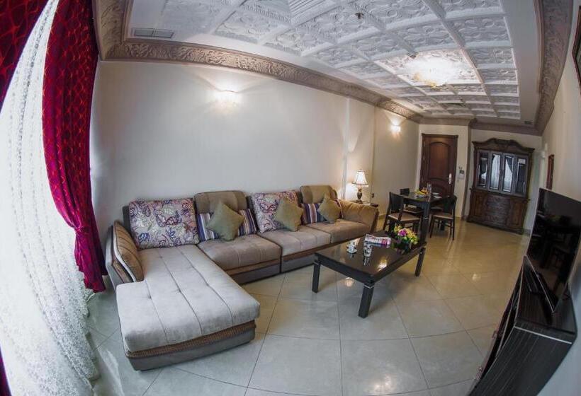 سوییت خانوادگی, Sara Plaza