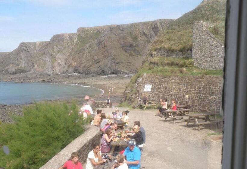 Номер Стандарт, Hartland Quay