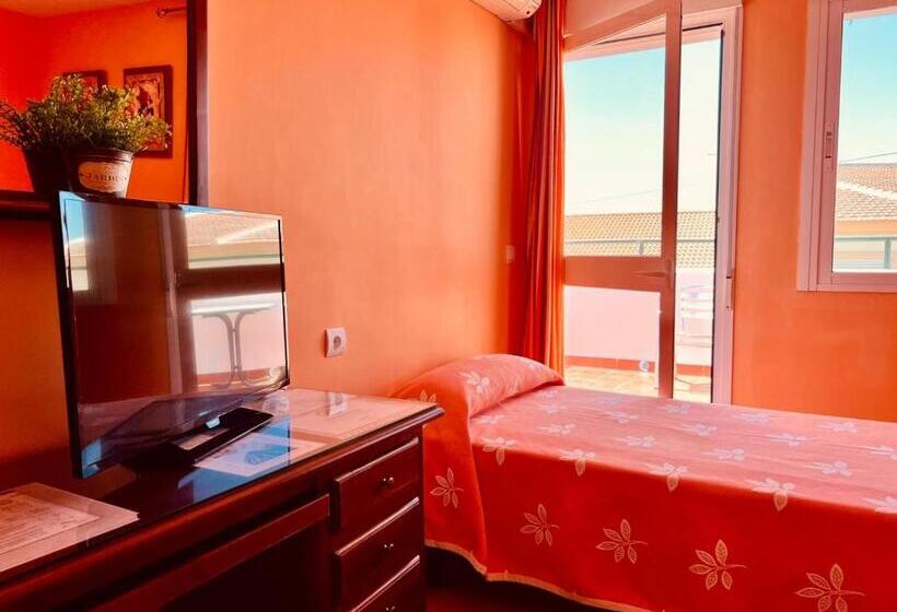 Номер Стандарт Трехместный, Hostal Muriel